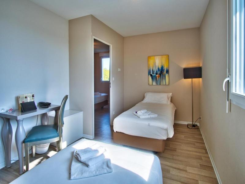 Adonis Hotel Bayonne image