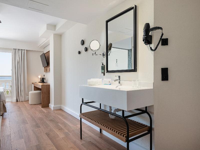 Welikehotel Triton Beach image