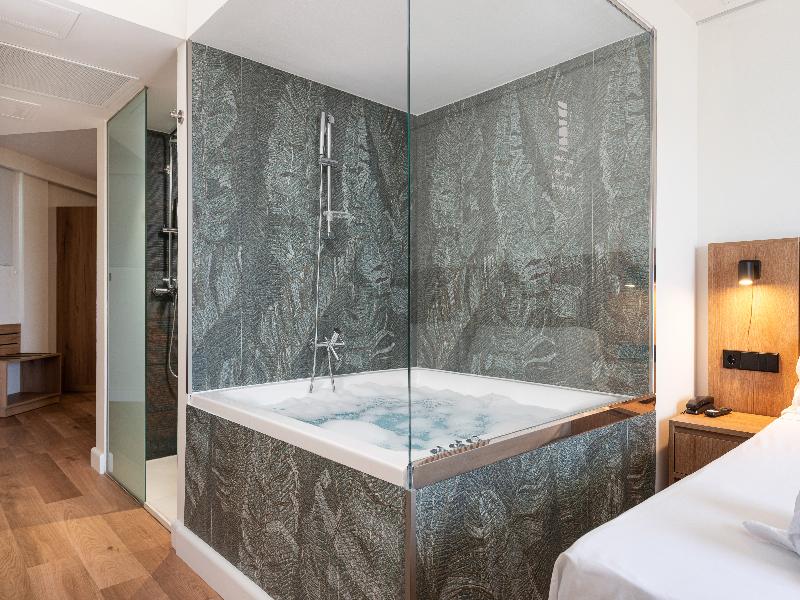 Welikehotel Triton Beach image