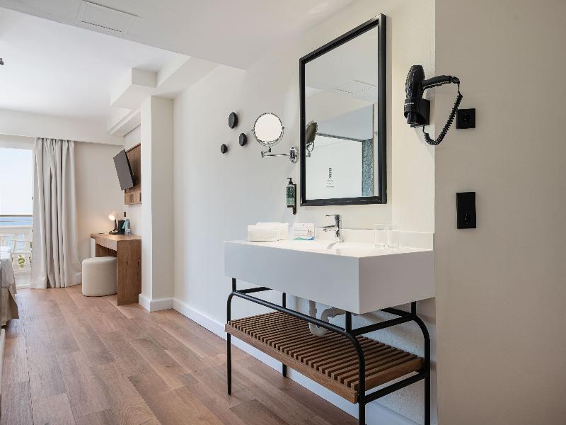 Welikehotel Triton Beach image