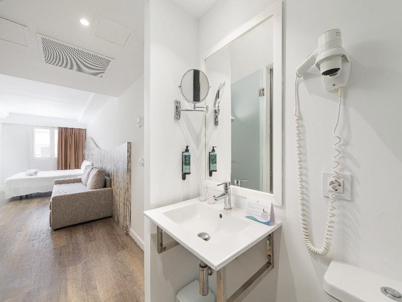 Welikehotel Triton Beach image
