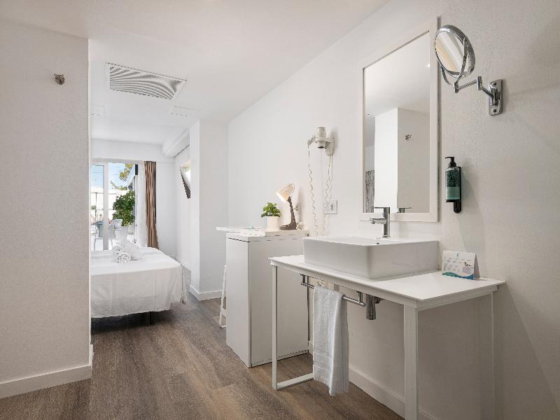 Welikehotel Triton Beach image