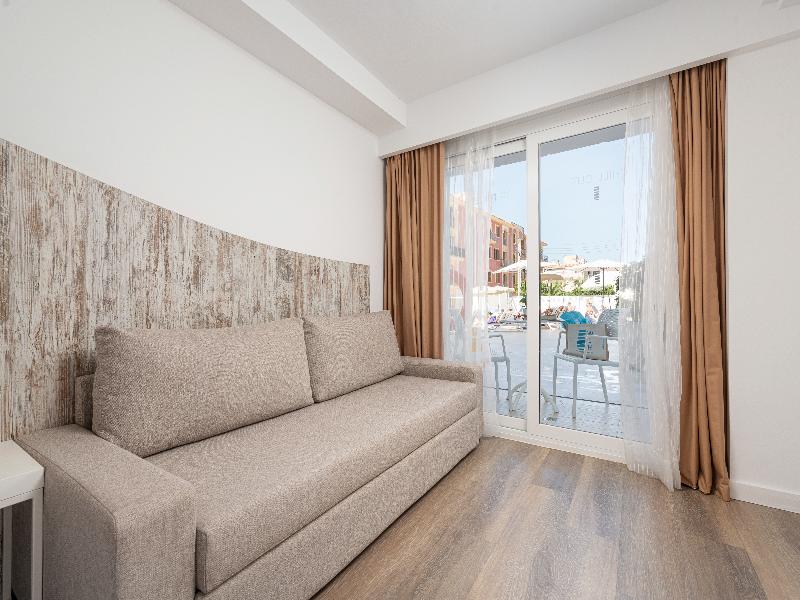Welikehotel Triton Beach image