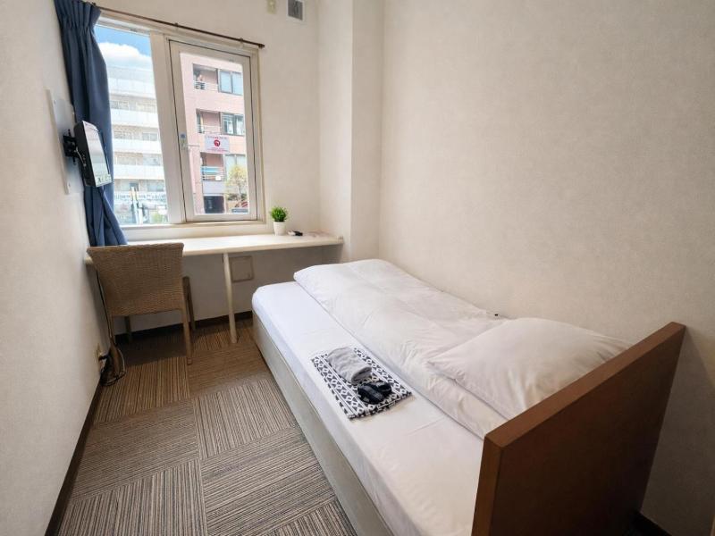 Sakura Hotel Jimbocho image