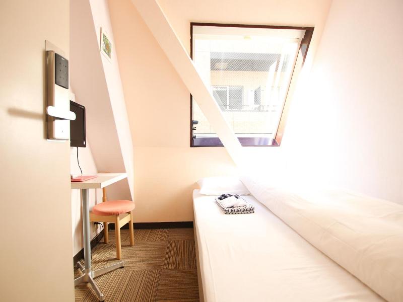Sakura Hotel Jimbocho image