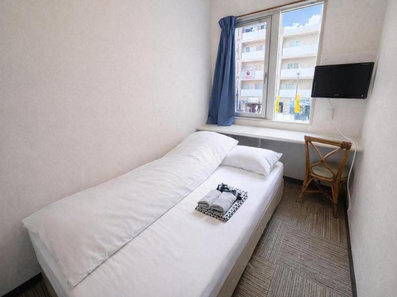 Sakura Hotel Jimbocho image