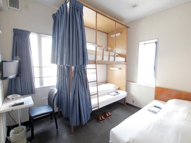 Sakura Hotel Jimbocho image