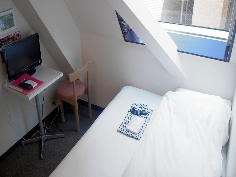 Sakura Hotel Jimbocho image