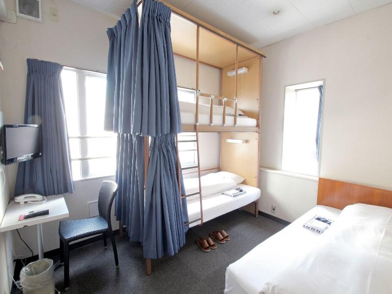 Sakura Hotel Jimbocho image