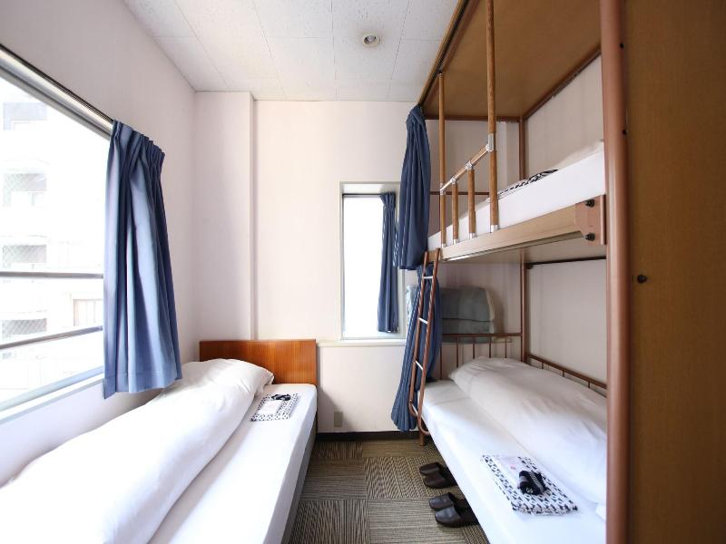 Sakura Hotel Jimbocho image