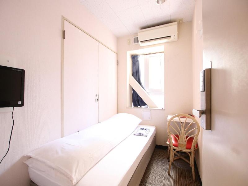 Sakura Hotel Jimbocho image