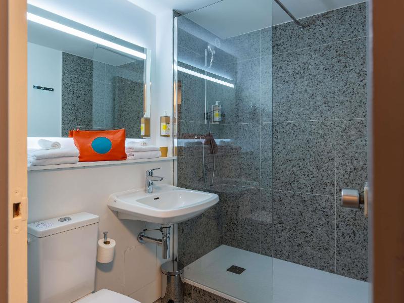 Greet Hotel Chatellerault image