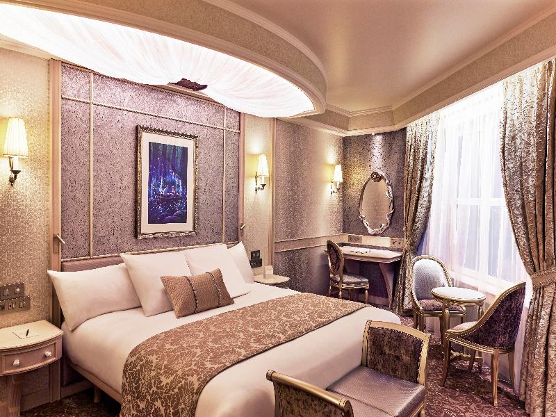 Disneyland Hotel + Tickets image