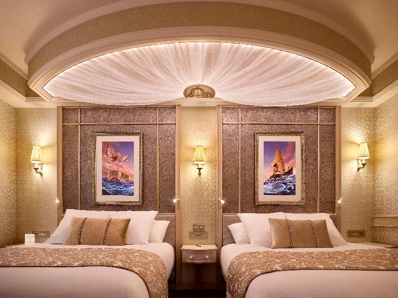 Disneyland Hotel + Tickets image