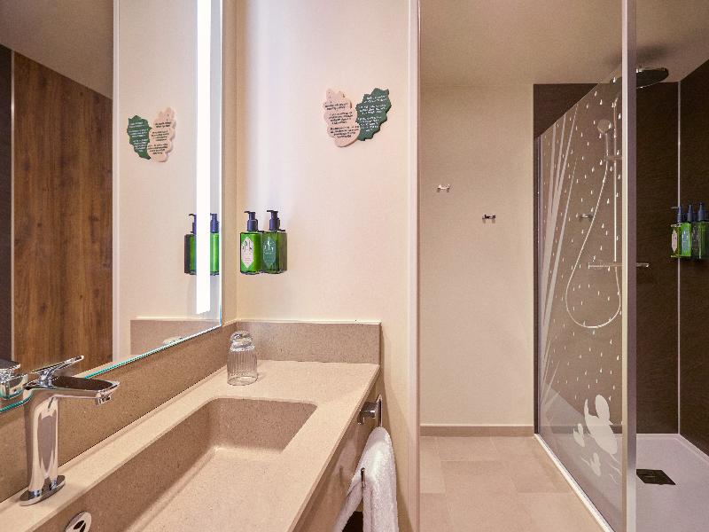 Disney Sequoia Lodge + Tickets image
