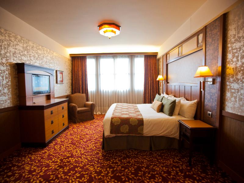 Disney Sequoia Lodge + Tickets image