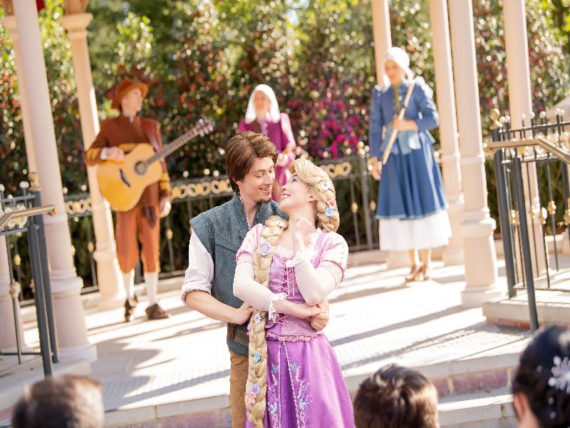 Disney Hotel Santa Fe + Tickets image