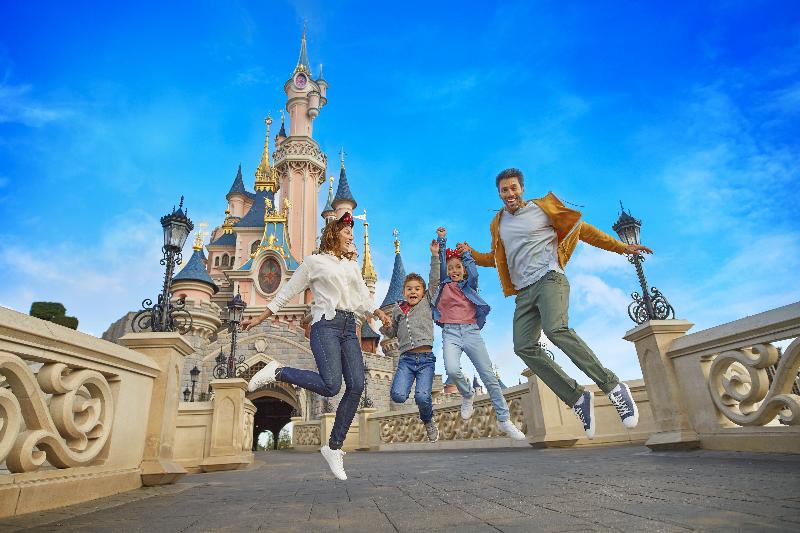 Disney Newport Bay Club + Eintrittskarte