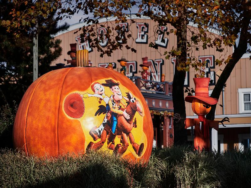 Disney Hotel Cheyenne + Tickets image