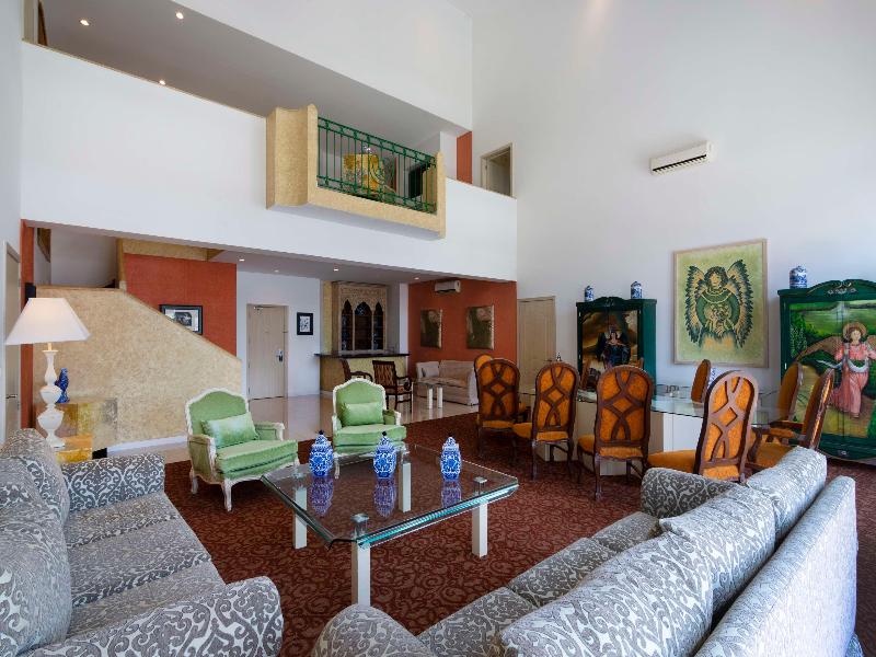 Mm Grand Hotel Puebla Tapestry Collection By Hilto image