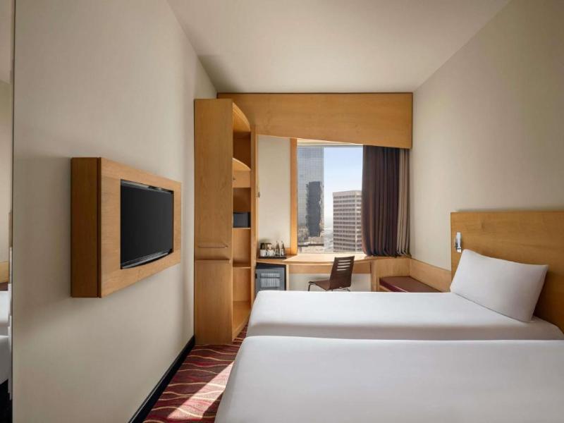 Ibis Sharq image
