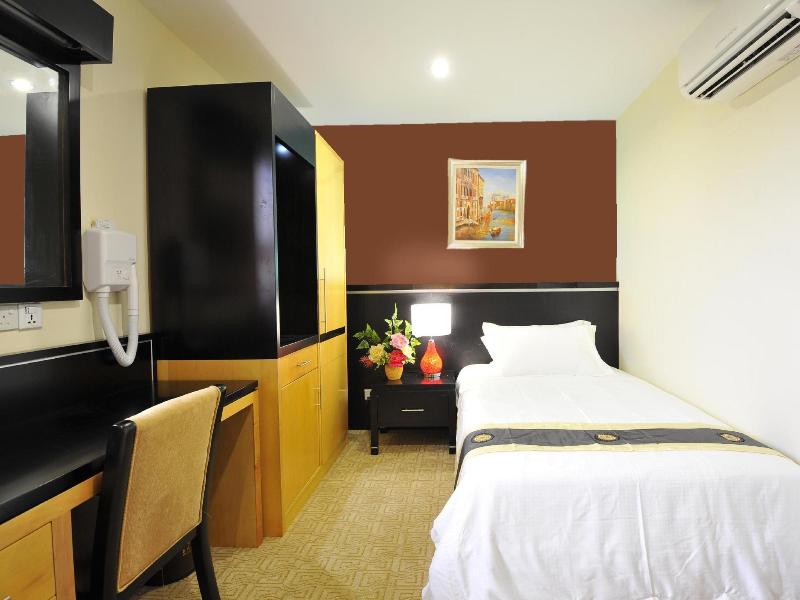 Hallmark Regency Hotel image