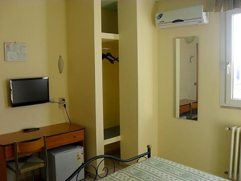 Hotel Esperia image
