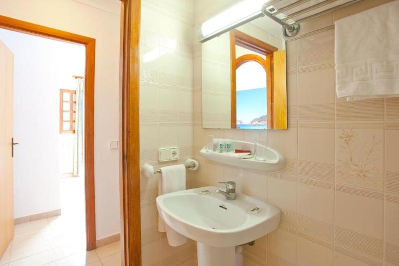 Apartamentos Sol y Mar image