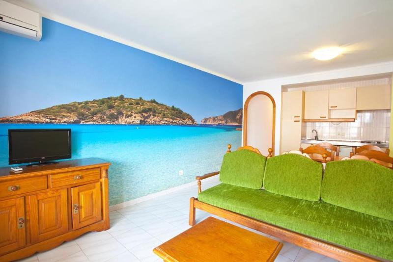 Apartamentos Sol y Mar image