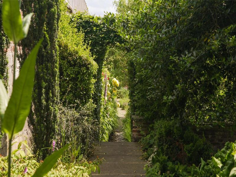 Grays Court image