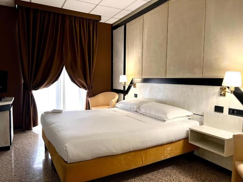 Hotel Diamante image