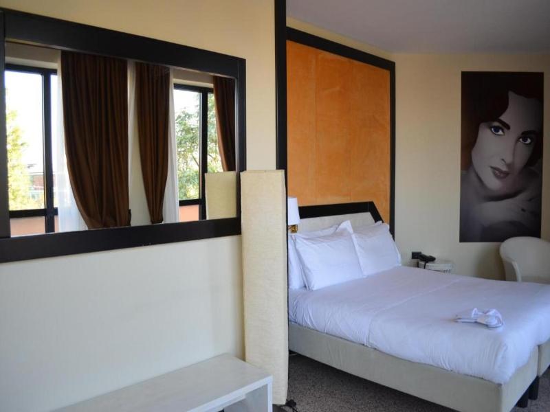 Hotel Diamante image