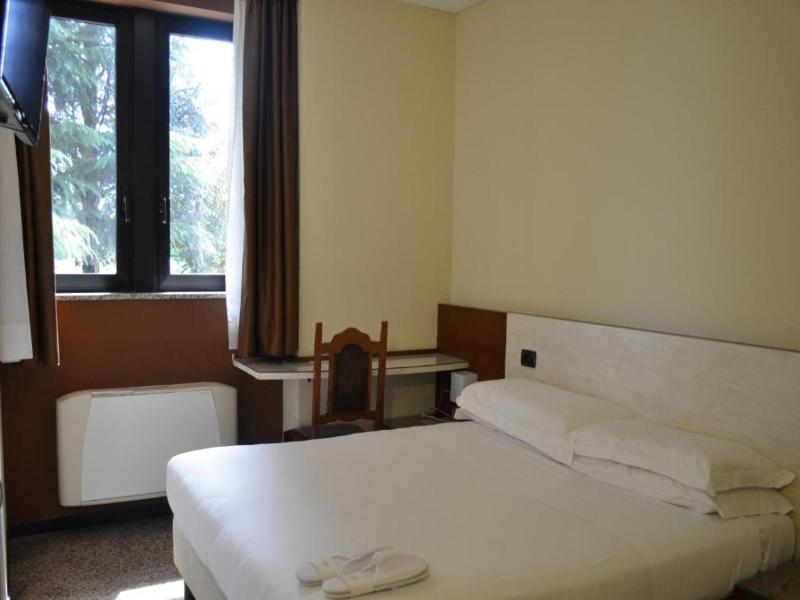Hotel Diamante image