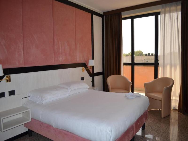 Hotel Diamante image