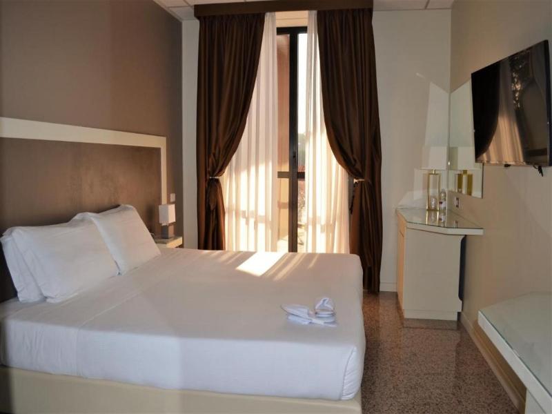 Hotel Diamante image