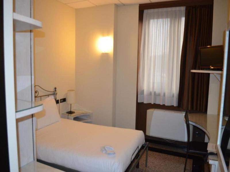 Hotel Diamante image
