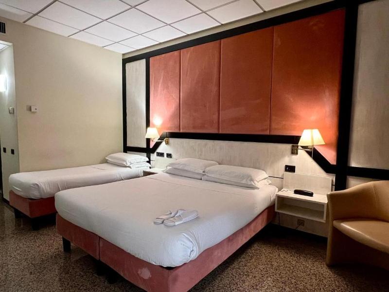 Hotel Diamante image