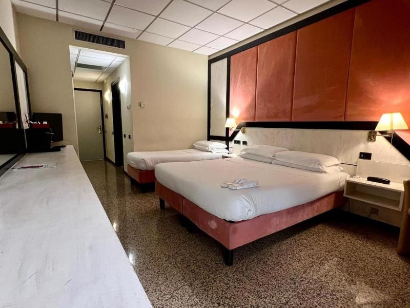 Hotel Diamante image