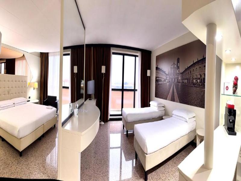 Hotel Diamante image