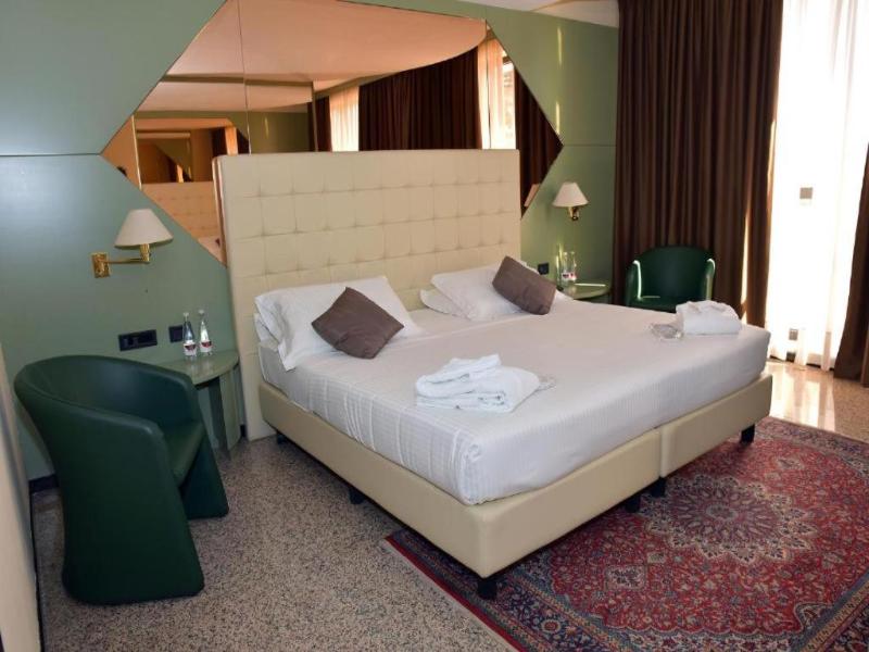 Hotel Diamante image