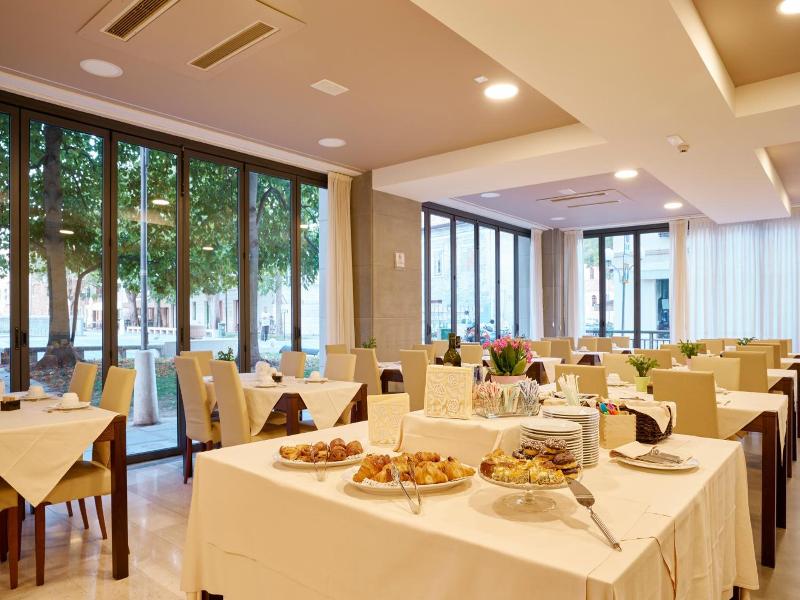 Hotel Fonzari image