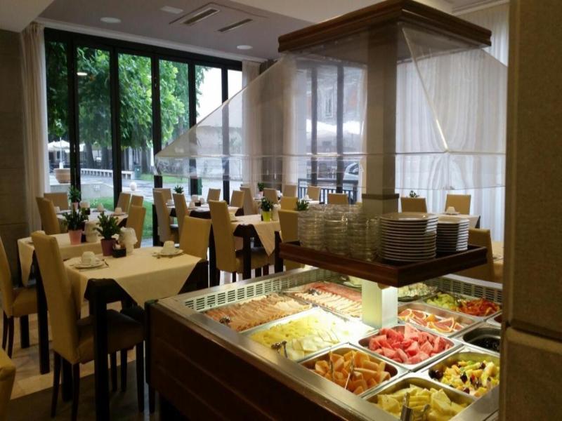Hotel Fonzari image