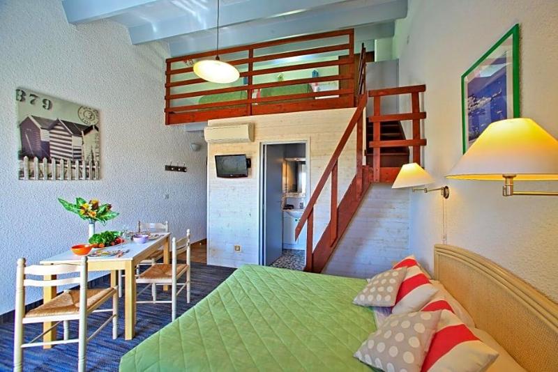 Logis Hotel De La Plage image