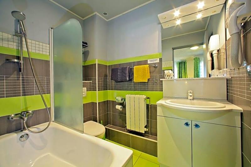 Logis Hotel De La Plage image