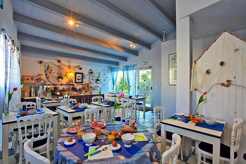 Logis Hotel De La Plage image