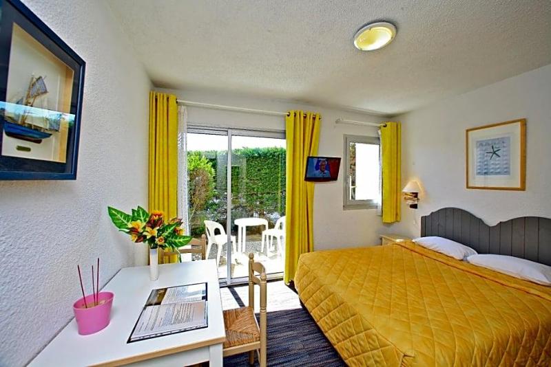 Logis Hotel De La Plage image