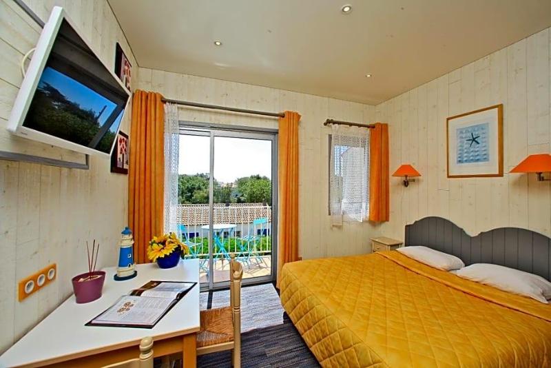 Logis Hotel De La Plage image