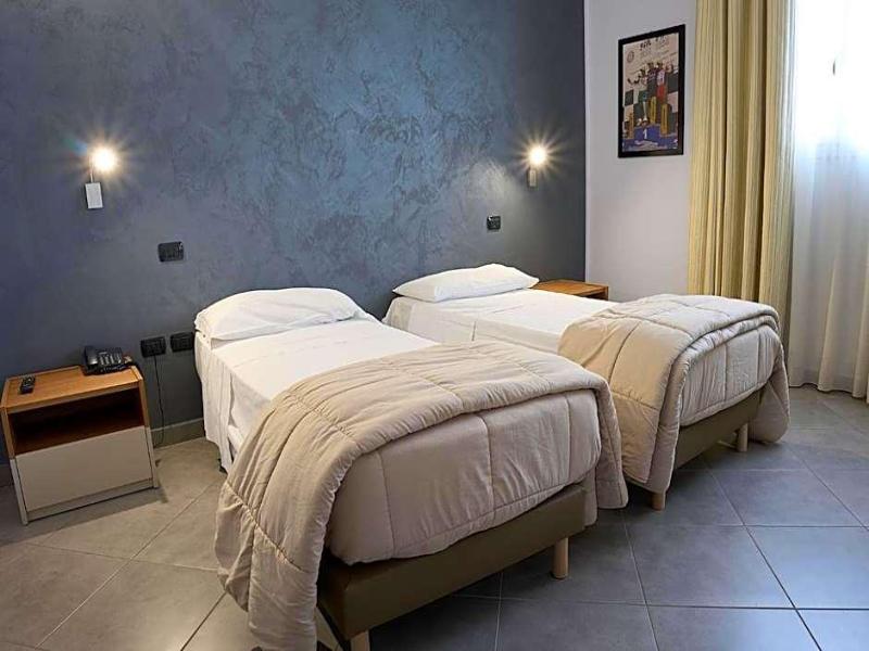 Hotel Saturday image