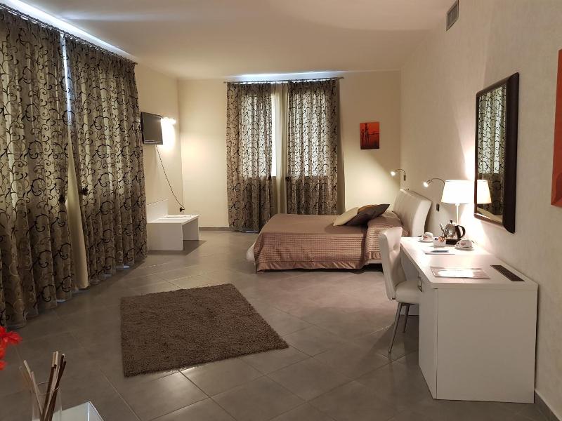 Hotel Saturday image