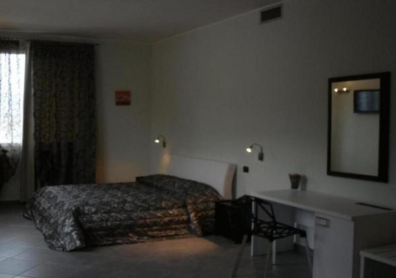 Hotel Saturday image